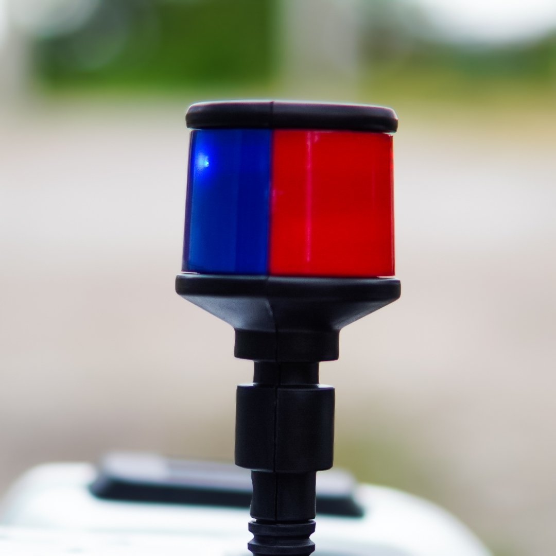 Motocicletă Electrică pentru Copii POLICE cu Efecte Sonore, Lumini și Music Player, 3-7 ani. maxim 39 kg.