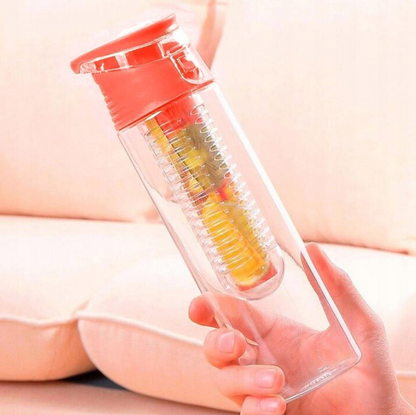 Wasserflasche mit Fruchteinsatz – roter Deckel